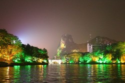 Danau Unik Warna-warni dari Guilin