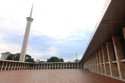 View Keren! Menara Istiqlal Mendampingi Monas
