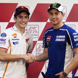 Langsung Sengit, Marquez Ungguli Lorenzo