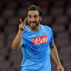 Pirlo Terkesan Higuain