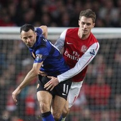 MU Dianggap Underdog, Giggs Tersenyum