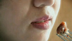 Berat Badan Tak Kunjung Turun? Mungkin Anda Perlu Mengunyah Makanan dengan Benar