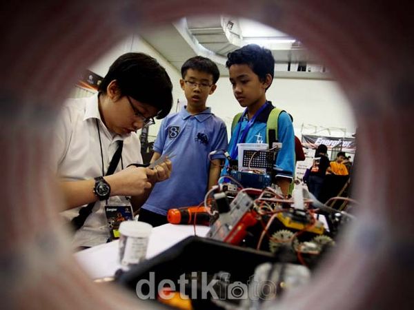 Hebat! Anak-anak Ini Sudah Bisa Membuat Robot