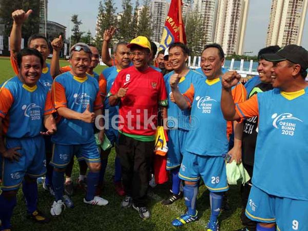 Dahlan Iskan Buka Porseni BUMN 2013