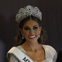 Miss Universe 2013 Berkilau dengan Gaun Silver
