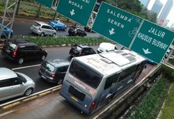 Sterilisasi Jalur Busway Bikin Macet, Jokowi: Kapok? Pindah ke TransJ