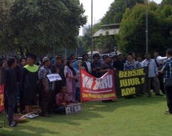 Kasus Sengketa Pilkada, MK Digeruduk Masa Peduli Tangerang