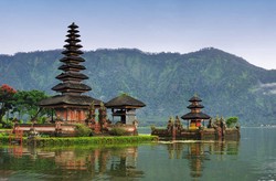 Danau Bratan di Bali & 7 Danau Tercantik di Dunia