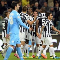 Mengubah Taktik, Juventus Benamkan Napoli