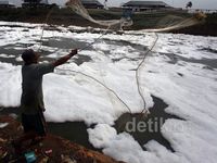 Menjala Ikan di BKT
