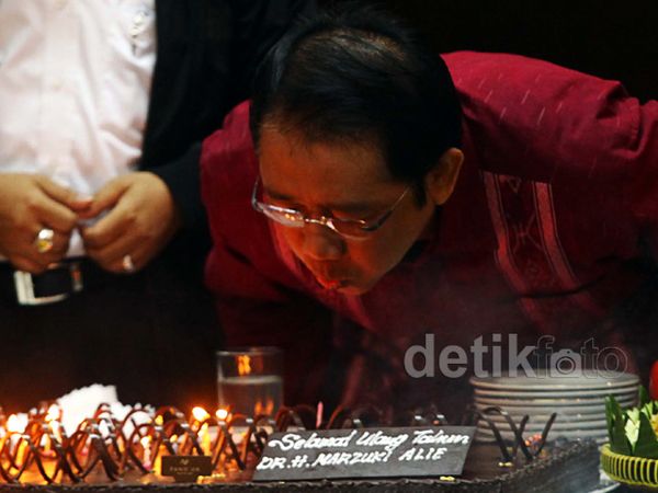 Marzuki Alie Rayakan Ultah di Gedung DPR
