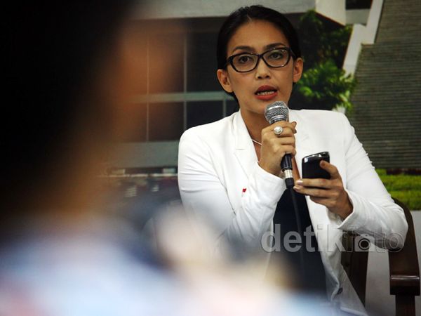 Rieke Desak Pemerintah Selesaikan Masalah TKI Overstay