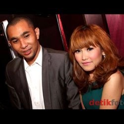 Sehari Setelah Enji Ucapkan Talak, Ayu Ting Ting Keluar Rumah