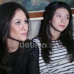  Wulan Guritno dan Shaloom Jualan Es Krim