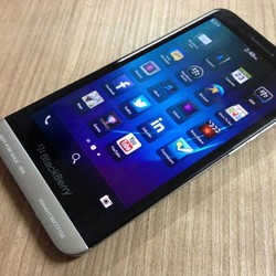 BlackBerry Z30 yang Tahan Banting & Dosa Besar Sang CEO