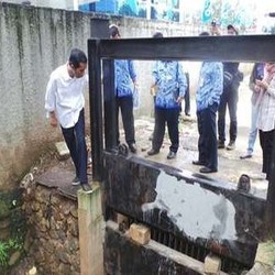 Jokowi Keluhkan Kabel Semrawut, PLN: Kami Selalu Ikut Aturan