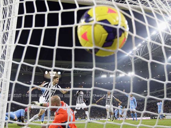 Jamu Napoli, Juve Menang Telak