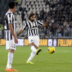 Tendangan Bebas Pirlo Kembali Memakan Korban