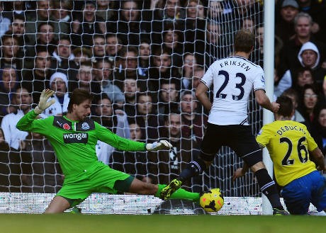 14 Save dan Luar Biasanya Tim Krul