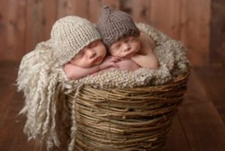 Tempat-tempat yang Jadi Sarangnya Anak Kembar