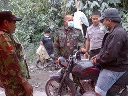 Pengungsi Sinabung Diizinkan Kembali ke Rumah Sekitar 15 Menit Saja