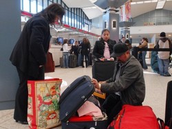 Begini 5 Cara Mengemas Oleh-oleh