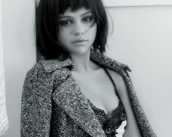 Foto: Selena Gomez Beradegan Intim dengan Shiloh Fernandez