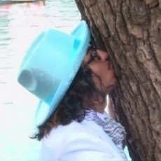 Pria Peru Nikahi Pohon Demi Pelestarian Lingkungan