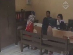 Istri Beberkan Video Mesum Suami dengan Oknum Guru Agama