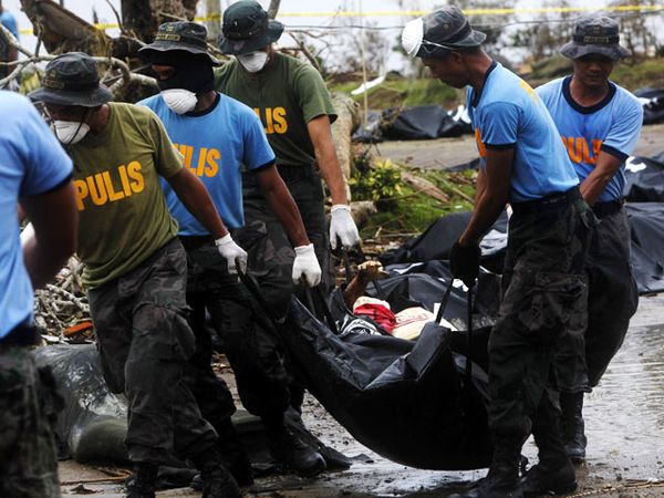 Topan Haiyan Renggut 10 Ribu Jiwa