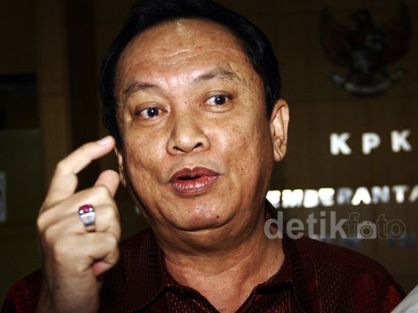 Beberapa Mantan Calon Bupati Jenguk Akil Mochtar Beberapa Mantan Calon Bupati Jenguk Akil Mochtar