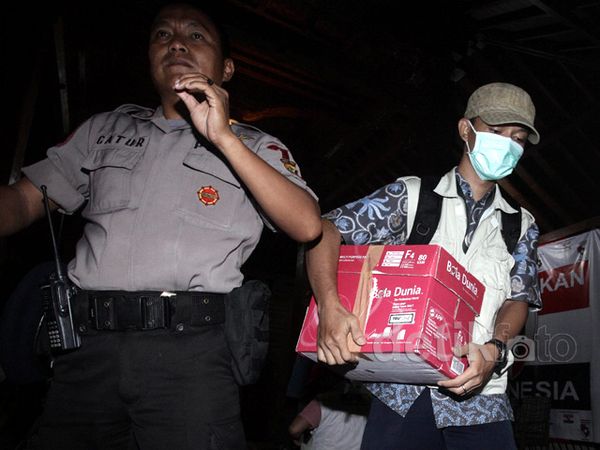 KPK Amankan Barang Bukti dari Rumah Anas