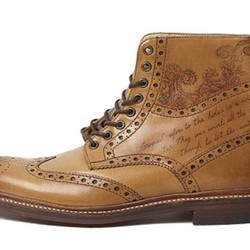 Terbaru! Bisa Ukir Tato di Atas Sepatu, Dihargai Rp 18 Juta