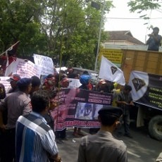 Seorang Pendemo Diamankan Setelah Umpat Polisi