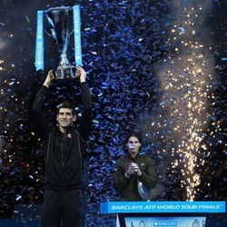  Kalahkan Nadal, Djokovic Juara