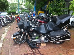 Ini Penampakan Harley Davidson yang Tabrak Trotoar di Menteng