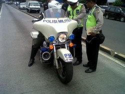 Polisi Setop Polisi Militer yang Terobos Busway di Senen