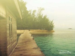 Kemping Seru di Pulau Semak Daun