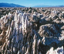 Di Tempat Ini, Mungkin Cuma Setan yang Main Golf!