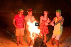  Makan Malam di Pinggir Pantai Bareng Millane Fernandez