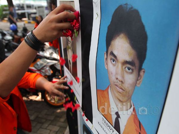 Tabur Bunga Peringati Peristiwa Semanggi I