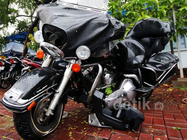 Ini Dia Harley yang Tabrak Trotoar di Menteng