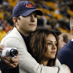  Ashton Kutcher dan Mila Kunis Siapkan Pernikahan ala Royal Wedding
