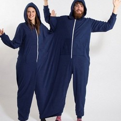 Twinsie, Satu Jumpsuit yang Dipakai Berdua Pasangan Agar Lebih Romantis