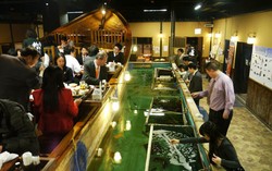 Pancing Sendiri Ikan yang Mau Anda Santap di Restoran Ini