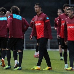 Peringatan Figo untuk Portugal