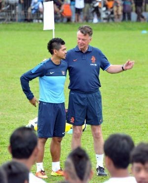 Semen Padang Bidik Bambang Pamungkas