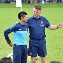 Semen Padang Bidik Bambang Pamungkas