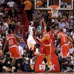 LeBron Pimpin Heat Kalahkan Bucks