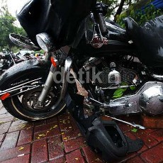 Di Menteng, Harley Jalan Tanpa Pengemudi dan Memercikkan Api